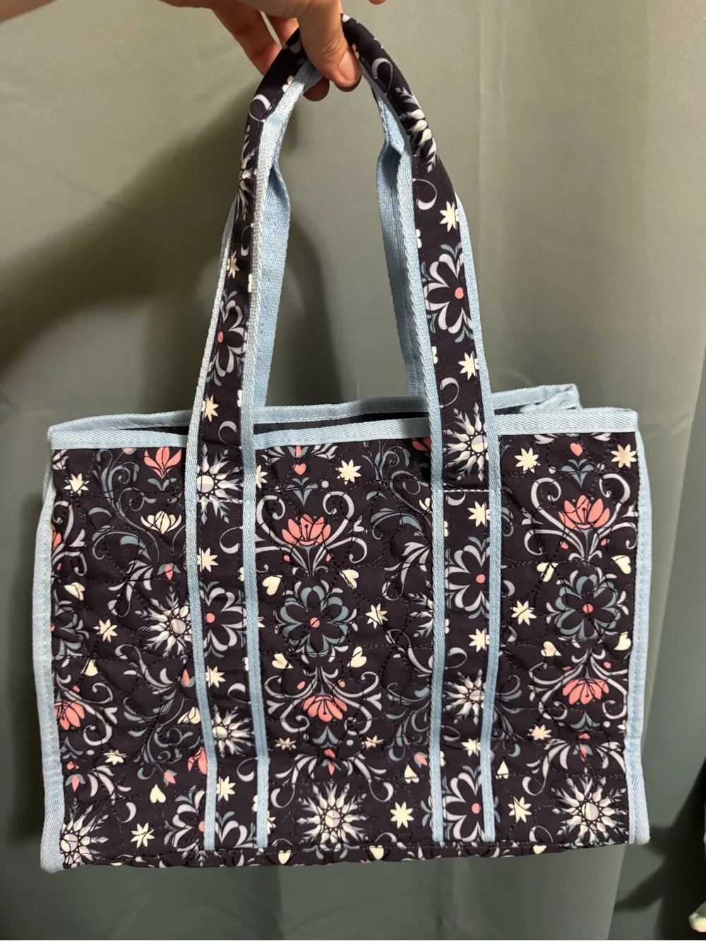 Disney Frozen Anna Elsa Arendelle Quilted Tote Bag World of Frozen DLP